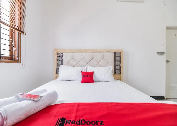 RedDoorz near Terminal Bubulak Bogor