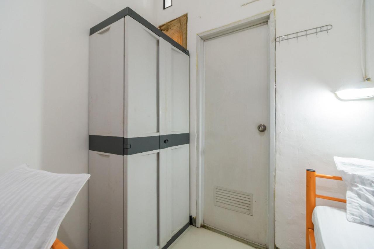 Hotel Reddoorz Near Terminal Bubulak 2*