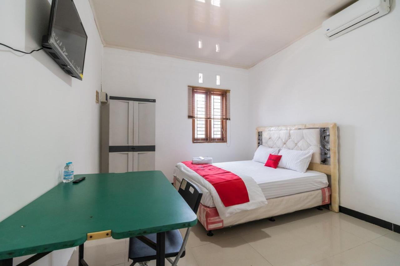 Reddoorz Near Terminal Bubulak Hotel