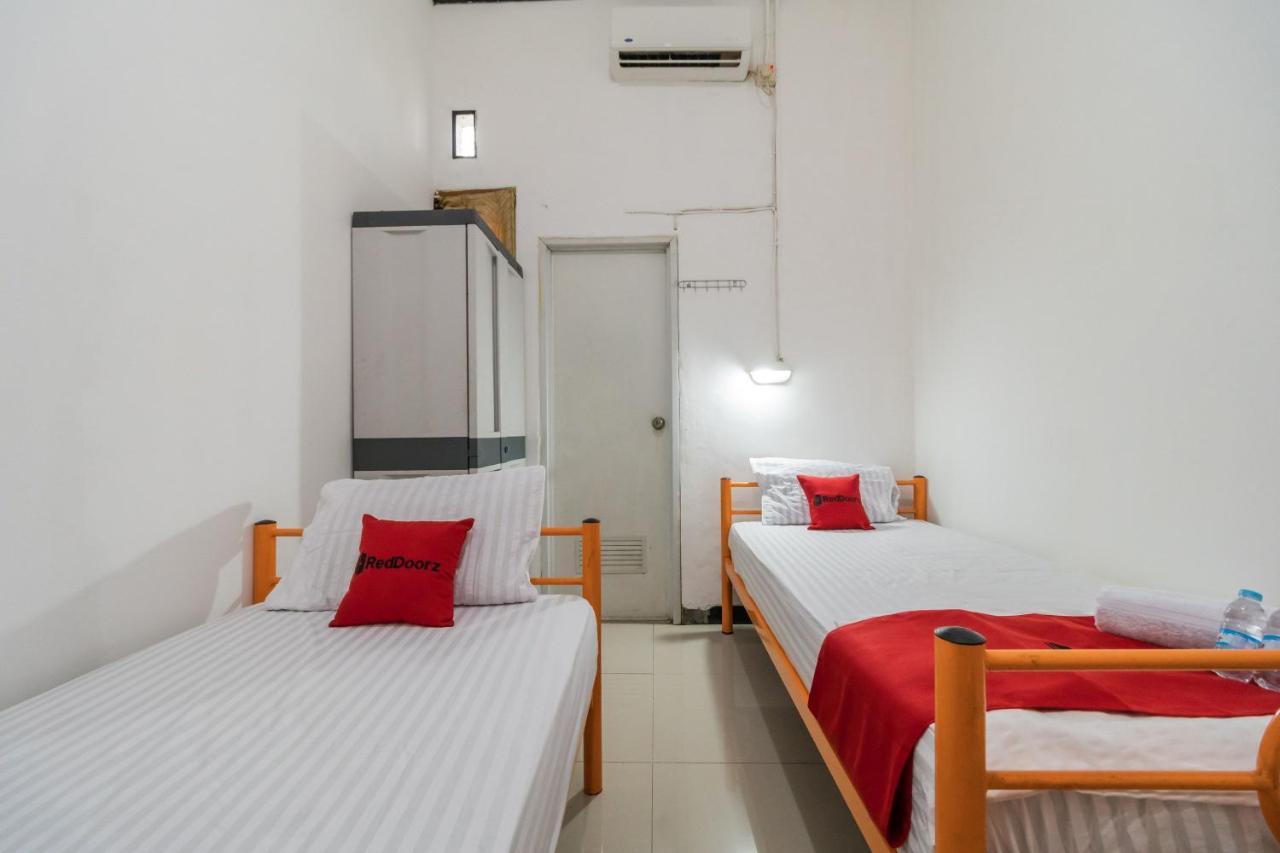 Reddoorz Near Terminal Bubulak 2*