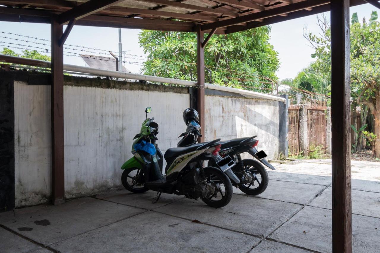 Reddoorz Near Terminal Bubulak Hotel 2*